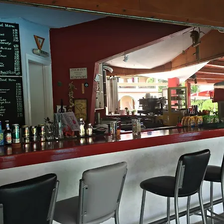 Kamari Hotel *