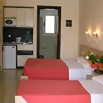 Otel Kamari *
